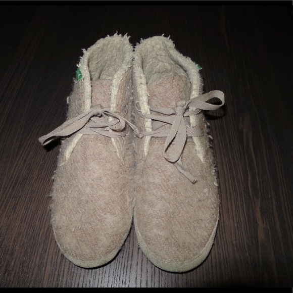 sanuk chukka boots